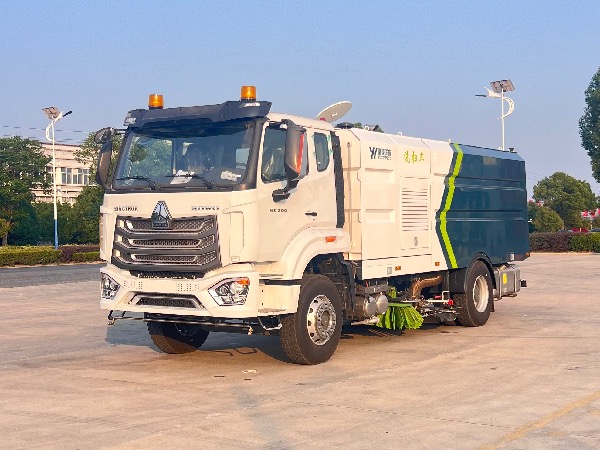 中國(guó)重汽湖北華威制造HOWO豪沃N系列18T洗掃車(chē)（海外版）